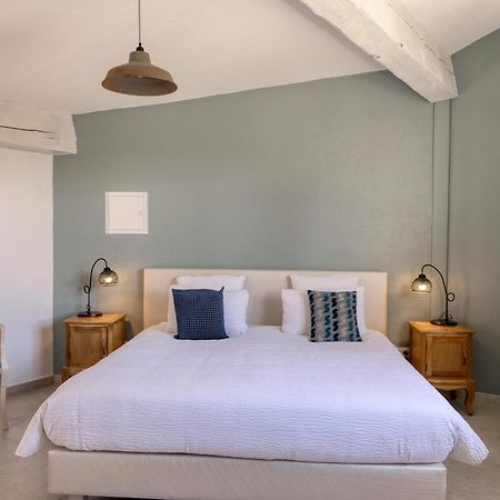 Le Hameau Fleur De Pierres , Chambre , Gite Et Table D'Hotes Murs  エクステリア 写真