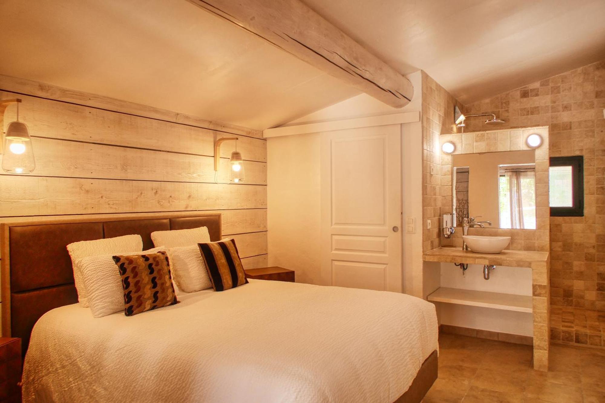 Le Hameau Fleur De Pierres , Chambre , Gite Et Table D'Hotes Murs  エクステリア 写真