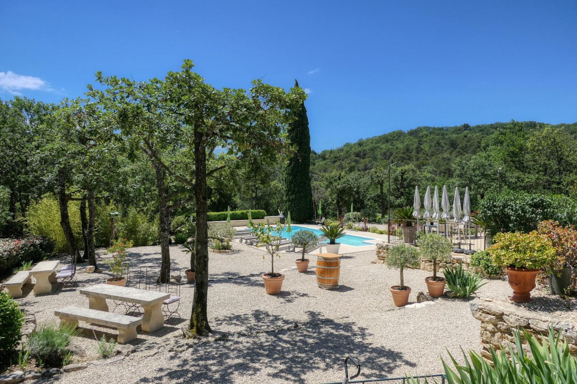 Le Hameau Fleur De Pierres , Chambre , Gite Et Table D'Hotes Murs  エクステリア 写真